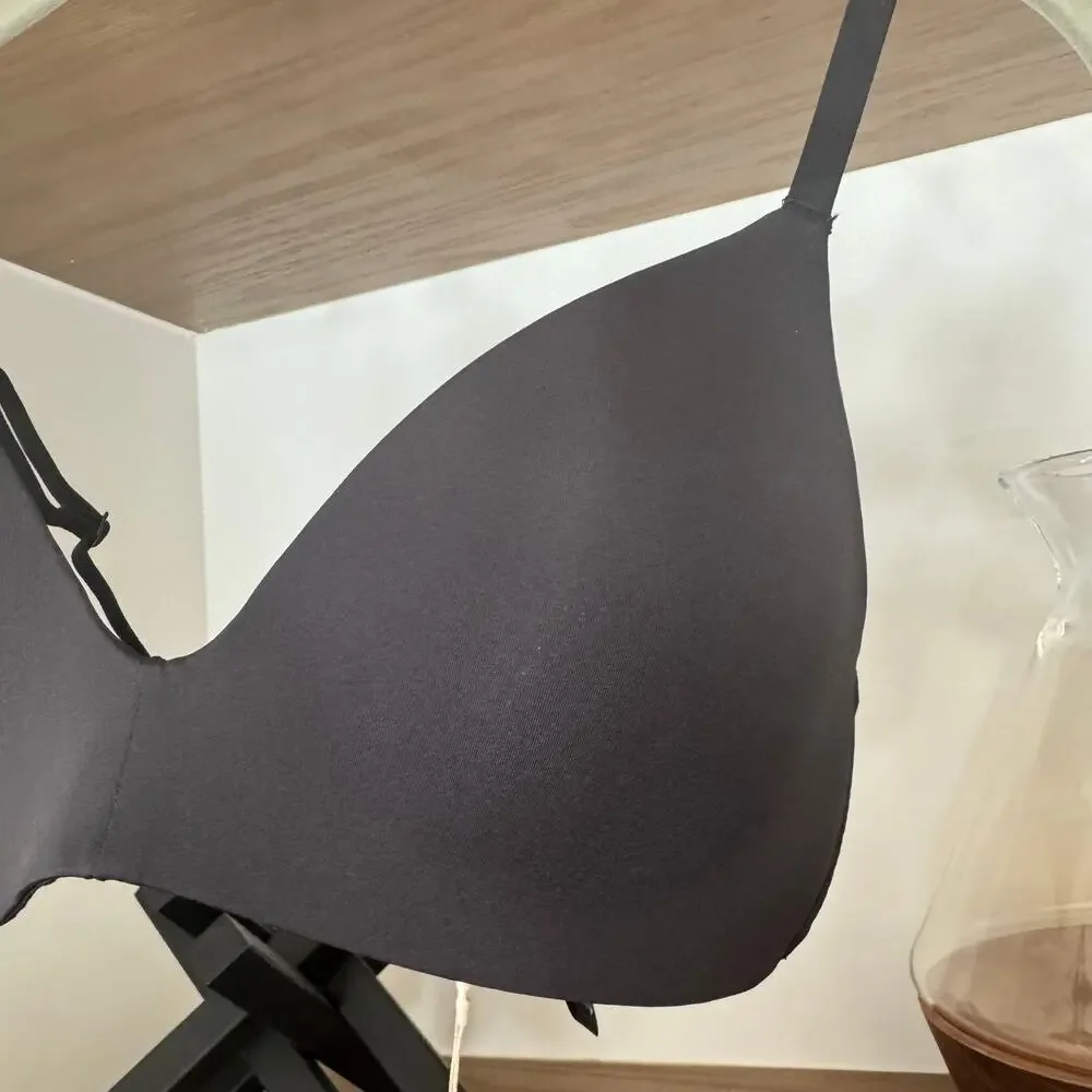 SKIMS Wireless Form Lightly Lined Bra in Onyx - Picture 3 of 5